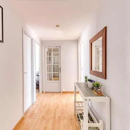 Spacious 2br Flat Near Cdg Airport 아파트 *