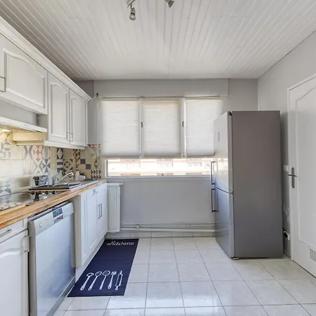 Spacious 2br Flat Near Cdg Airport *